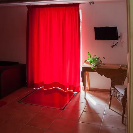 Nocleg ze śniadaniem Vico Mitreo 2 *